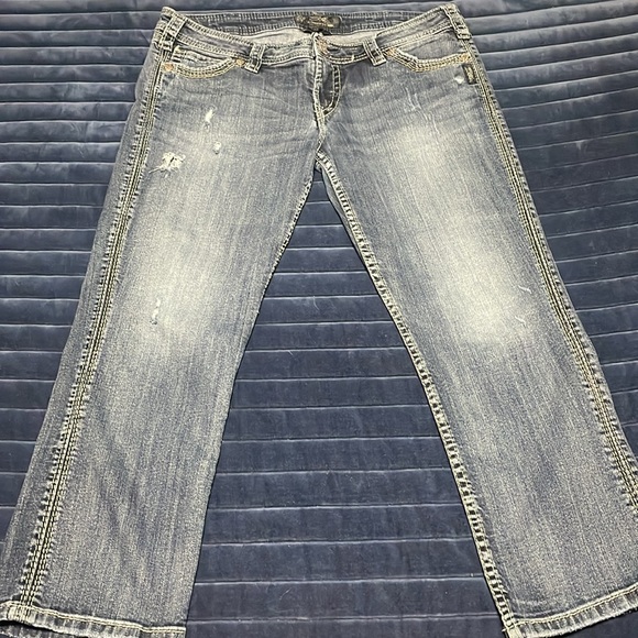 3 Pairs Silver Brand Cropped Jeans - Picture 7 of 10